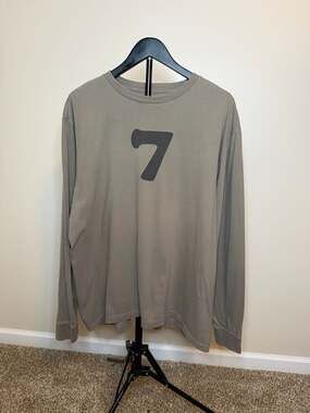 ☀️Old Navy Number 7 Graphic Long Sleeve T-Shirt XL